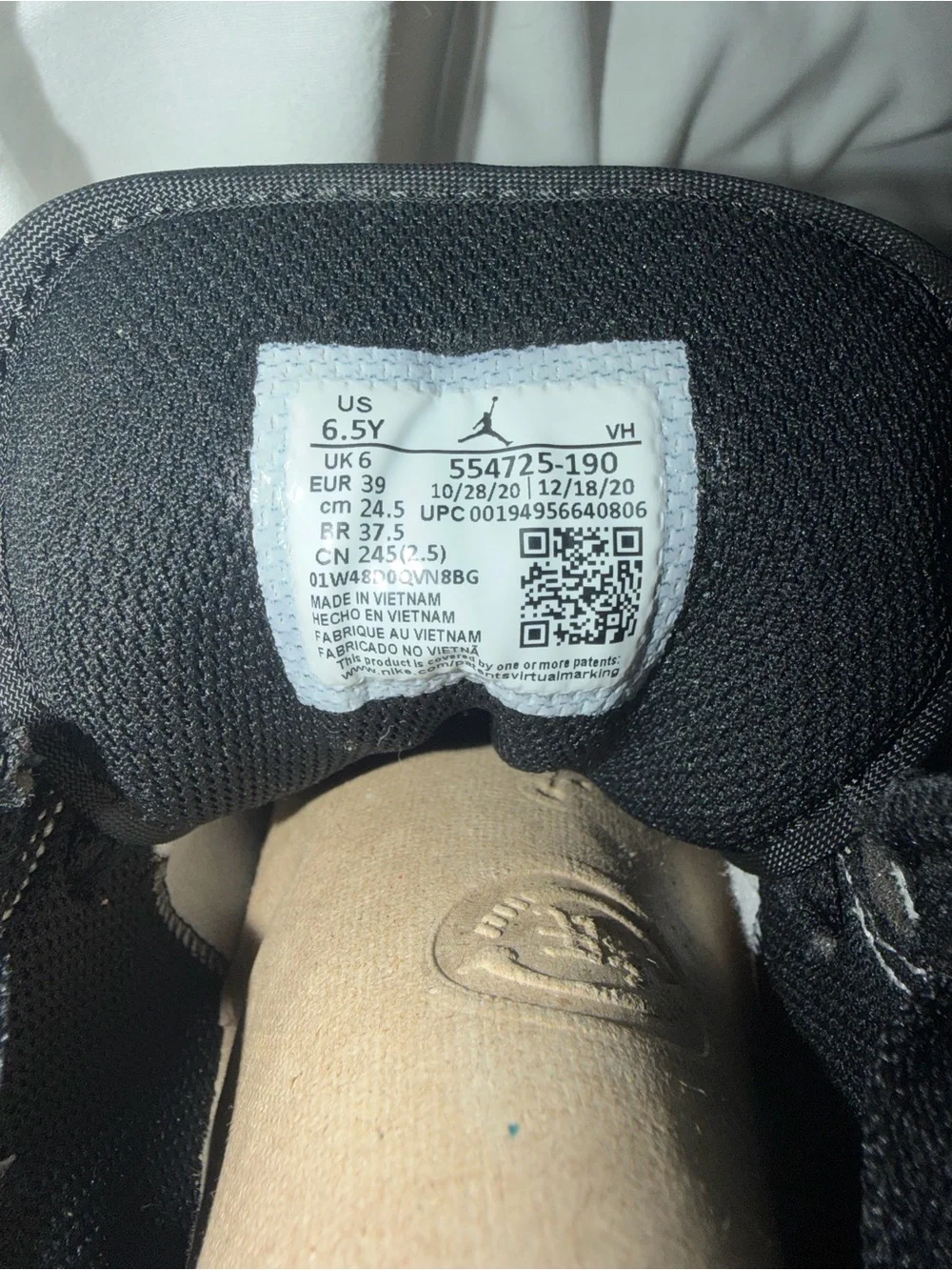 Air Jordan 1 Mid GS White Gold